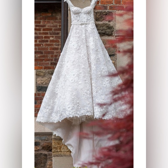 Mira Zwillinger Excellent Condition Wedding Gown - Picture 3 of 13